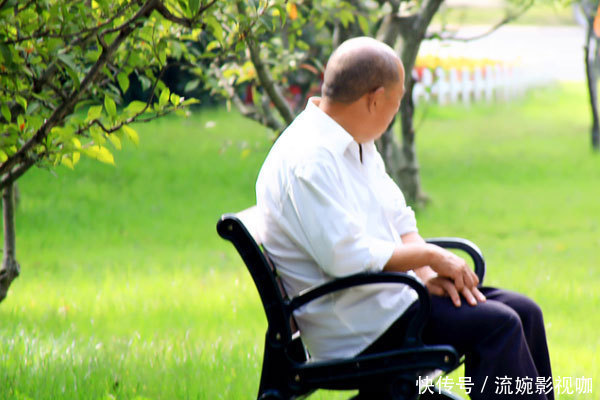 老年斑|为什么人到了一定年纪，身上会出现小红痣？为了健康，多了解一下