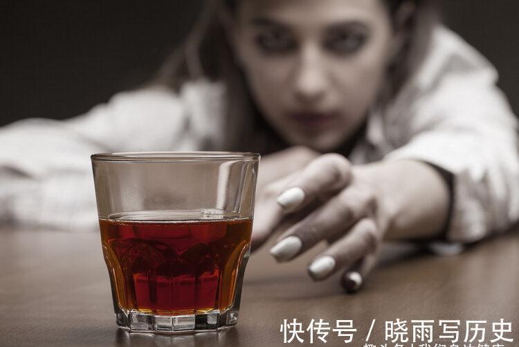戒酒|没有一口酒是有益的!柳叶刀:每天喝一点,一年喝出74万癌症