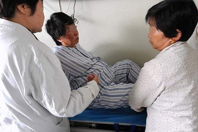 幼儿园|小班妹妹上幼儿园大哭，大班哥哥听后迅速来哄，兄妹情深让人感动