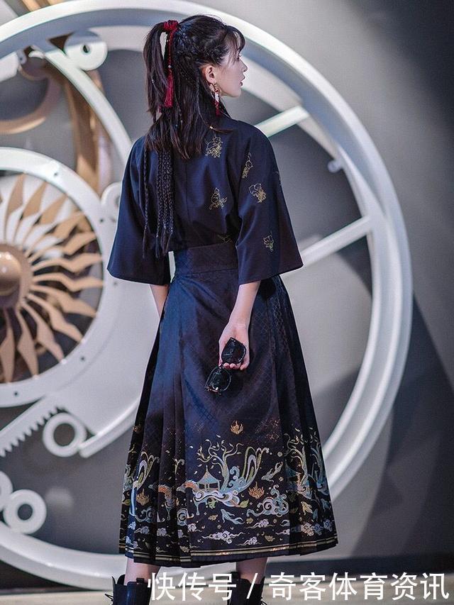 养眼|最近火了一种穿法叫“上面JK,下面汉服”,高级感十足,太养眼