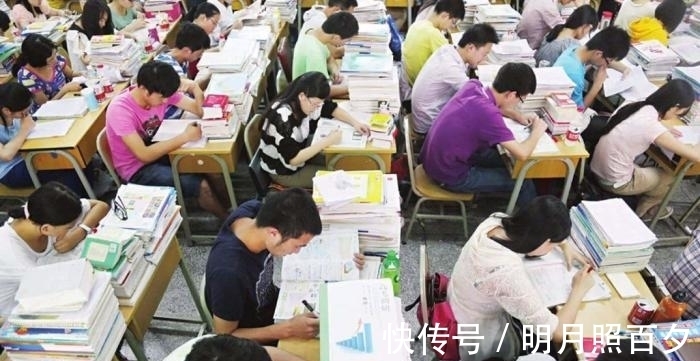 蒋多多|当年那个交白卷,作文写8000字喷高考制度的女孩,现在过的如何?