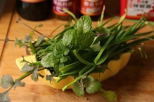 这个营养很高的山药鸡肉汤，只需要几步，自己在家就可以做