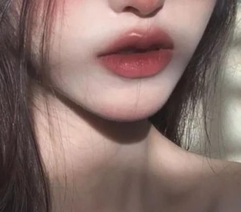 樱桃嘴|女生想拥有“樱桃嘴”这3习惯不能有,不然颜值迟早要下降