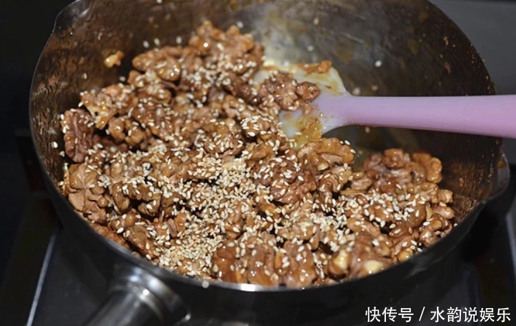 做法|琥珀桃仁的做法,也可当零食来享用