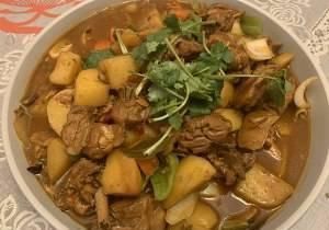 生活中版大盘鸡做法,荤素搭配常有,营养成分美味可口,非常下饭菜,吃不足