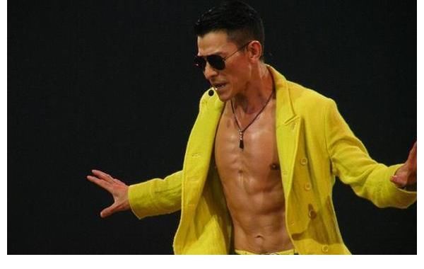 长虹|刘德华不上综艺,要出演《流浪地球2》,表示要在78岁时上太空