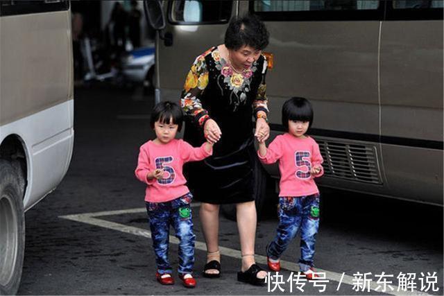 高龄生子|3000多天后,那个60岁“冒险”生下双胞胎的老人,已被现实挫败