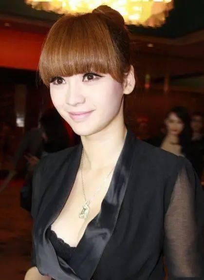 一剪就老十岁的4种发型,爱美女生千万不要留!