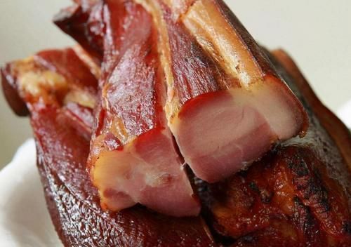 大忌|为啥腊肉一炒就变硬？原来直接下锅是大忌！多加1步，腊肉香又嫩