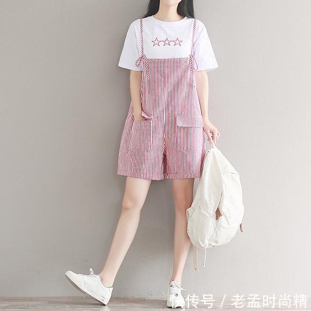 t恤 女人别总穿连衣裙,青春减龄的背带裤,让你换一种风格换一种心情