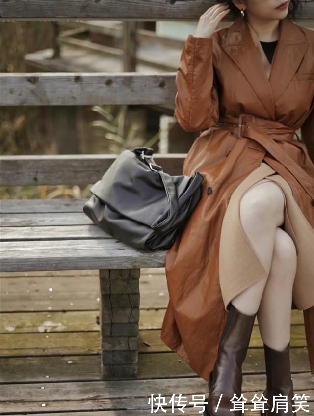 风衣|三木穿“枫叶色”皮质风衣告别秋天!温暖又复古的气息令人痴迷