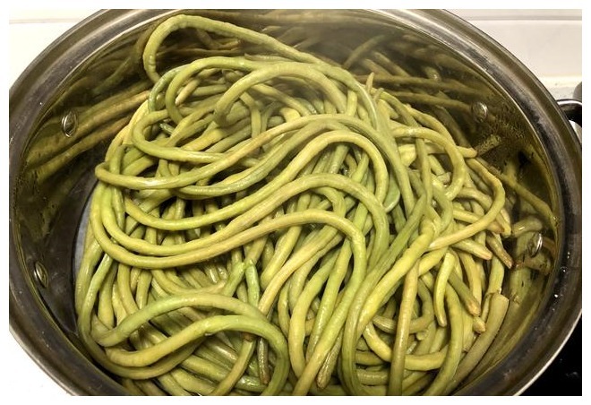 秋天这种蔬菜多买点,价格亲民,晒干留着冬天吃,比新鲜的还好吃