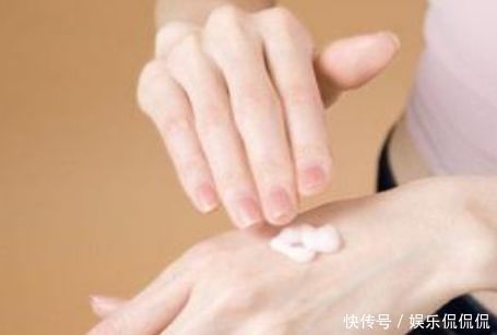 精华液|精华液早晚都得擦一问美容师,好多人弄错,皮肤变差还浪费钱!