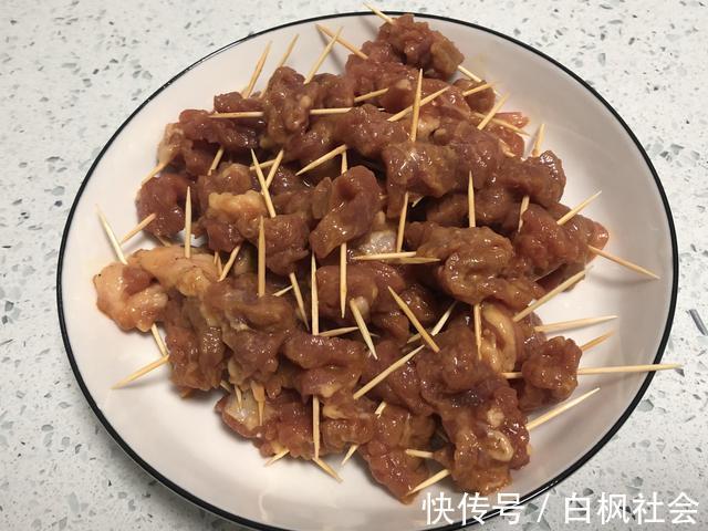 纹理|牛肉别再卤着吃了,试试这种做法,既是硬菜也是零食,年夜饭必点