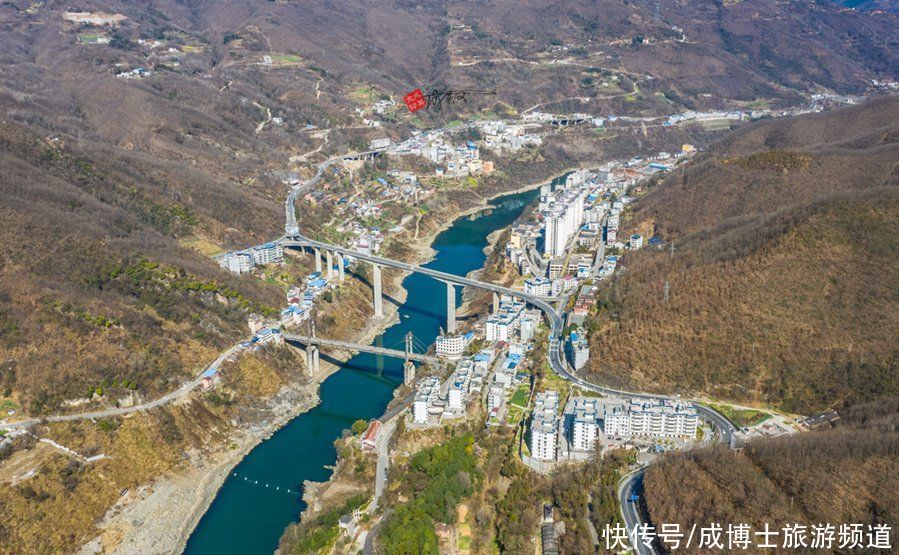 距离安康市区15公里的天柱山，四个优势奠定了旅游名山的地位