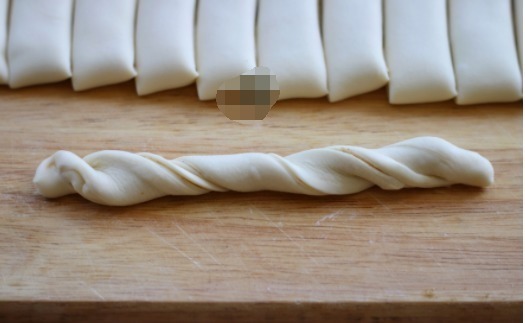 花卷新做法,简单一做就特好吃,底酥脆上暄软,比蒸着吃香多了