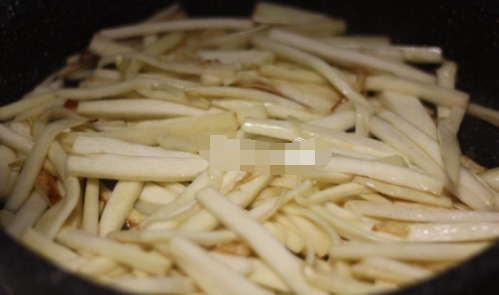 切一切炒一炒,脆嫩清爽,比肉还香