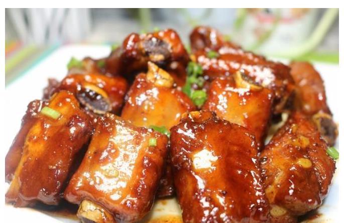 秋季天气凉爽孩子每天坚持打篮球，多吃经典菜，个头蹭蹭长