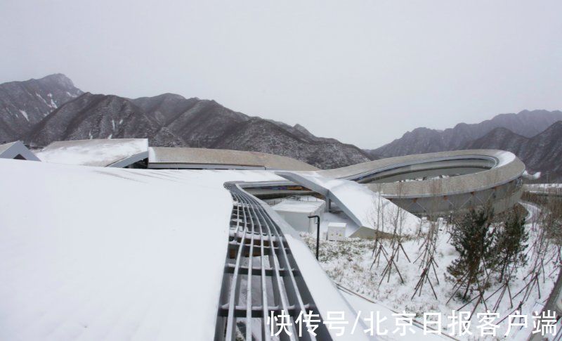 运动员|“雪游龙”中运动员尽情滑行，雪中延庆赛区动感十足