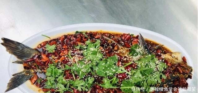 春节过后,美食继续吃起来,济宁特色香辣鲤鱼少不了,香辣可口