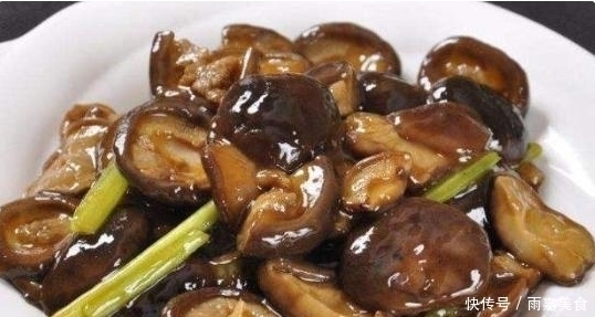 炒香菇需要焯水吗?10人7人不懂,难怪香菇没味道,腥味大不好吃