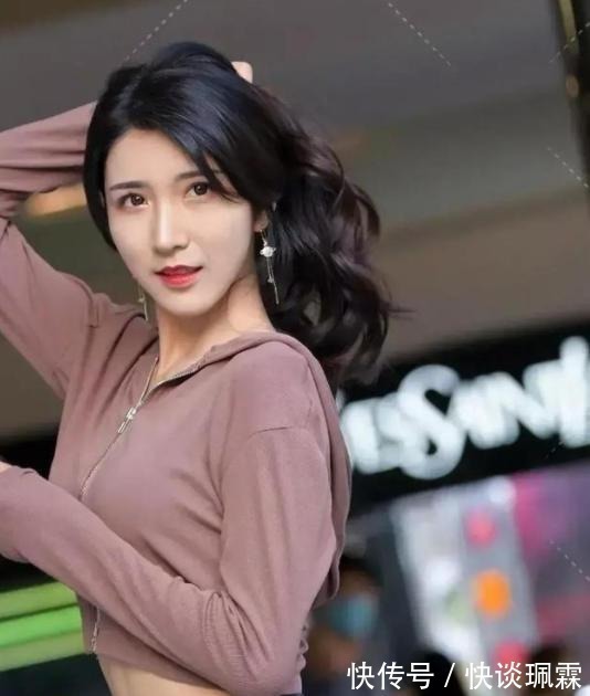 打底裤 时尚连帽短卫衣搭高腰打底裤,简单大方显身材,青春气息十足