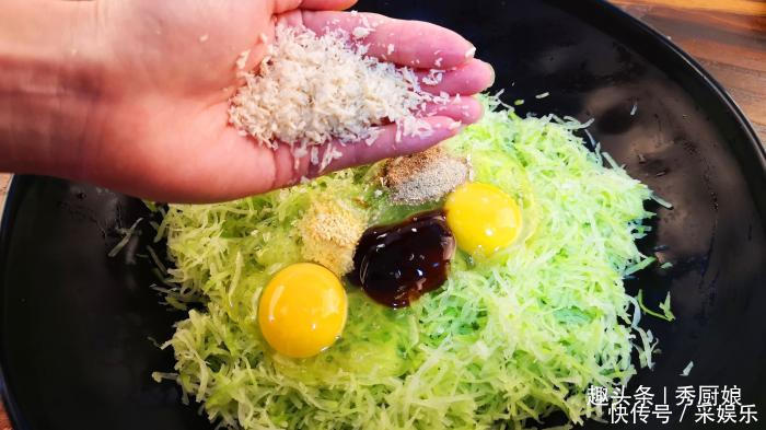 做萝卜丸子,有人用淀粉,有人用面粉,大厨都不对!如此做才香