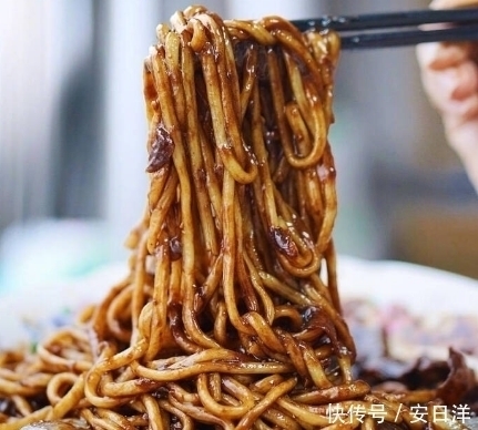 做炸酱面,不能直接炒酱,大厨手把手教你做,味道正宗,香气扑鼻