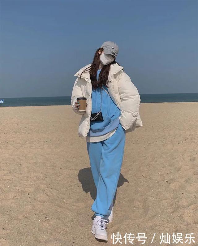 今冬最火穿搭:羽绒服+卫衣,记住这些搭配技巧,穿出时髦减龄范