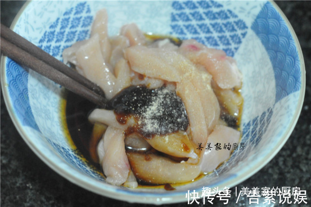 面糊|鸡胸肉的神仙吃法,外焦里嫩超酥香,每次做一盘,根本不够吃