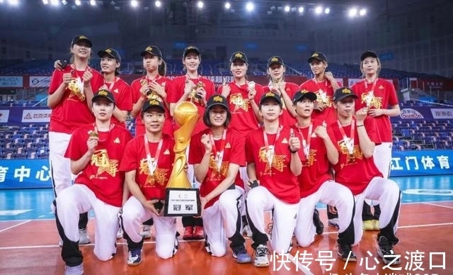 自由人|女排前国手化身志愿者,背景深厚,爸爸冠军教练,老公CBA球星