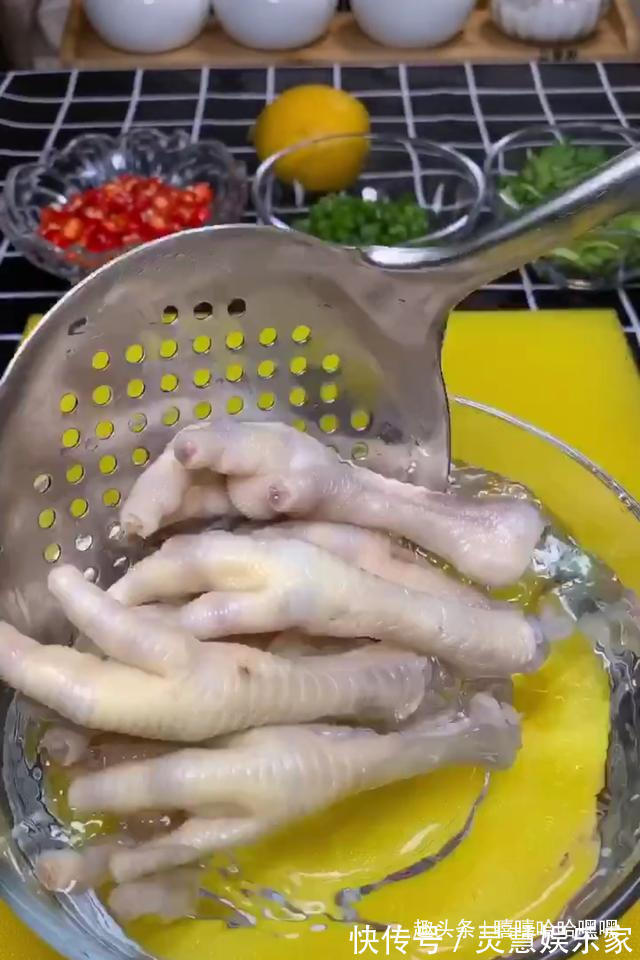 泡椒凤爪|味美自家做,泡椒柠檬凤爪酸辣爽口,清爽开胃,瞬间让人胃口大开