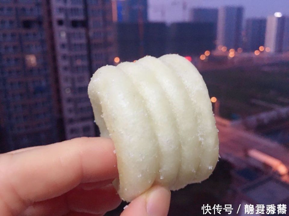 白糖和糯米粉还能这么吃,第一次吃就吃上瘾了,外酥里糯