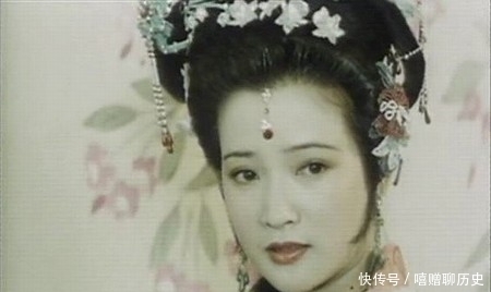 不要再猜秦可卿的身份了,曹雪芹早就明说了,她本不是人!