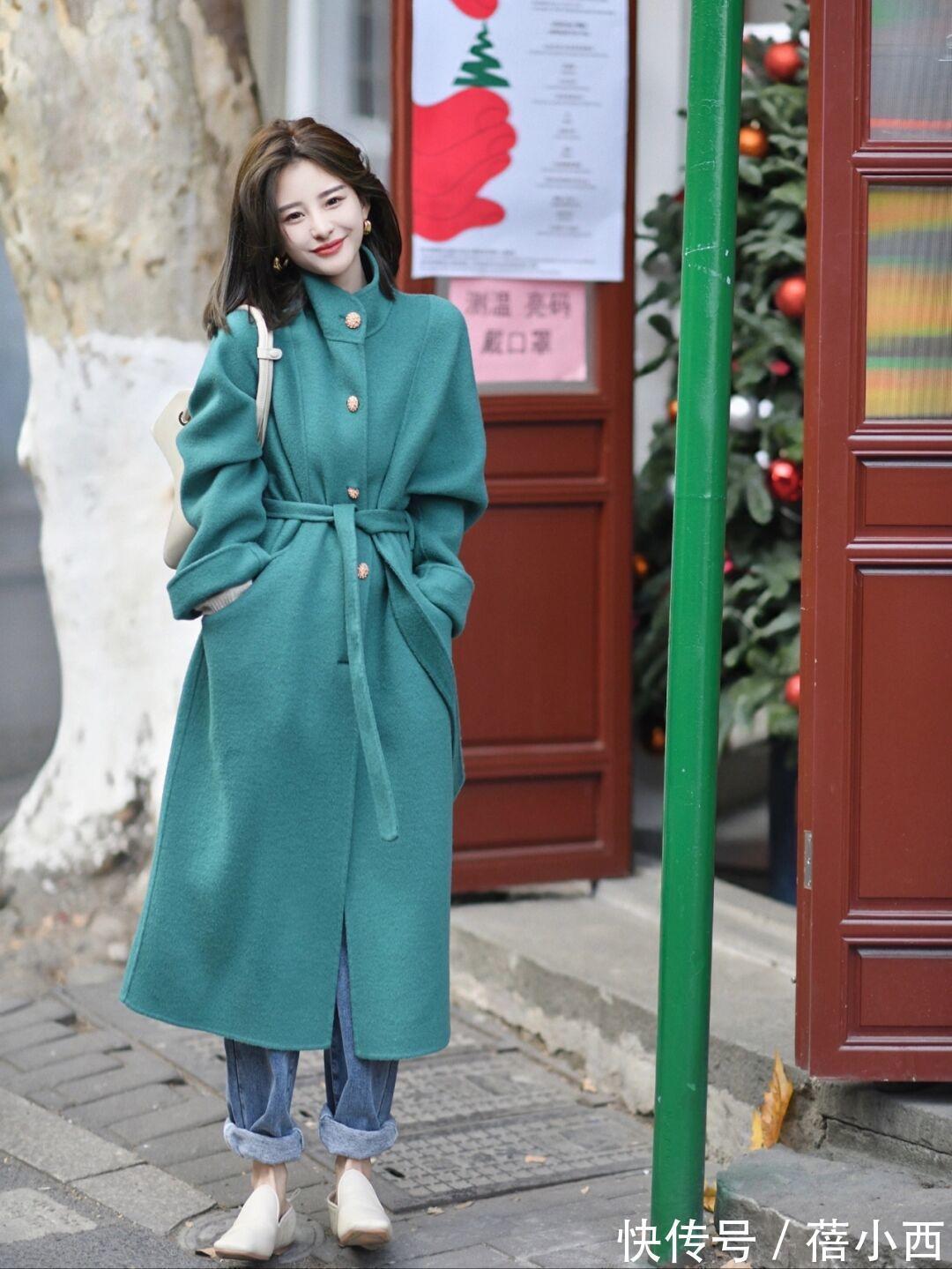 搭配 “长款大衣”才是冬季必备的搭配单品,简约时尚不花哨,还很时髦