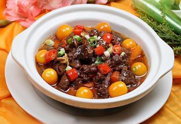 鲟鱼|美食推荐:金橘狗肉煲、甘蓝拌青椒丝、豉椒鲟鱼制作方法