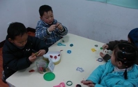 脱下|3岁女儿幼儿园回家后，总紧握裤子说不能尿尿，脱下裤子宝妈气哭