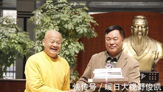 大自然$中书协有位叫李一的书法家,在名山上写书法,试问:破坏环境吗?