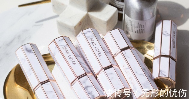 艳红 有多少女孩不会涂口红,还整天顶着一嘴艳红认为自己挺美!