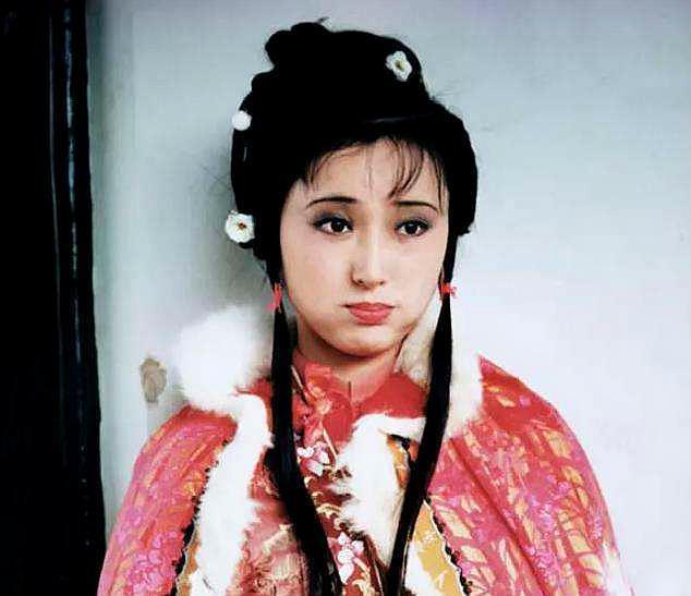 宝钗$难怪黛玉和宝钗竞争失败,放风筝时,就已经说出了她的归宿