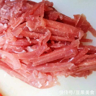 #我心中的冬日限定#红椒香芹炒肉丝