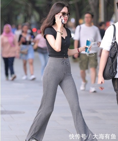 少女感|黑色按钮短t衫搭配高腰拖地裤,面料柔软,少女感十足