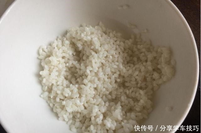 蒸出来的早餐主食，豆皮包糯米，一搅一卷蒸一蒸，出锅就上桌！