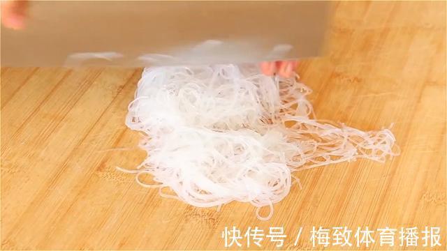 早餐|1根萝卜3个鸡蛋,用筷子搅一搅,营养丰富,五分钟搞定家人早餐