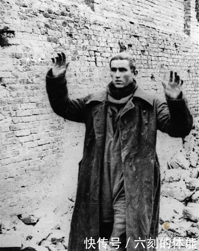 镜头|二战老照片镜头前投降的德军士兵,失去了昔日不可一世的疯狂