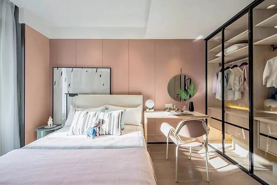 利用率|还在买衣柜现在流行“挖墙”装衣橱!