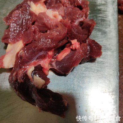  这道芹菜炒牛肉，超级简单，绝对下饭