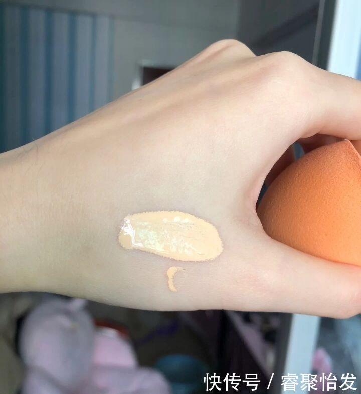 好用的大牌粉底液推荐“阿玛尼蓝标清透且遮瑕好