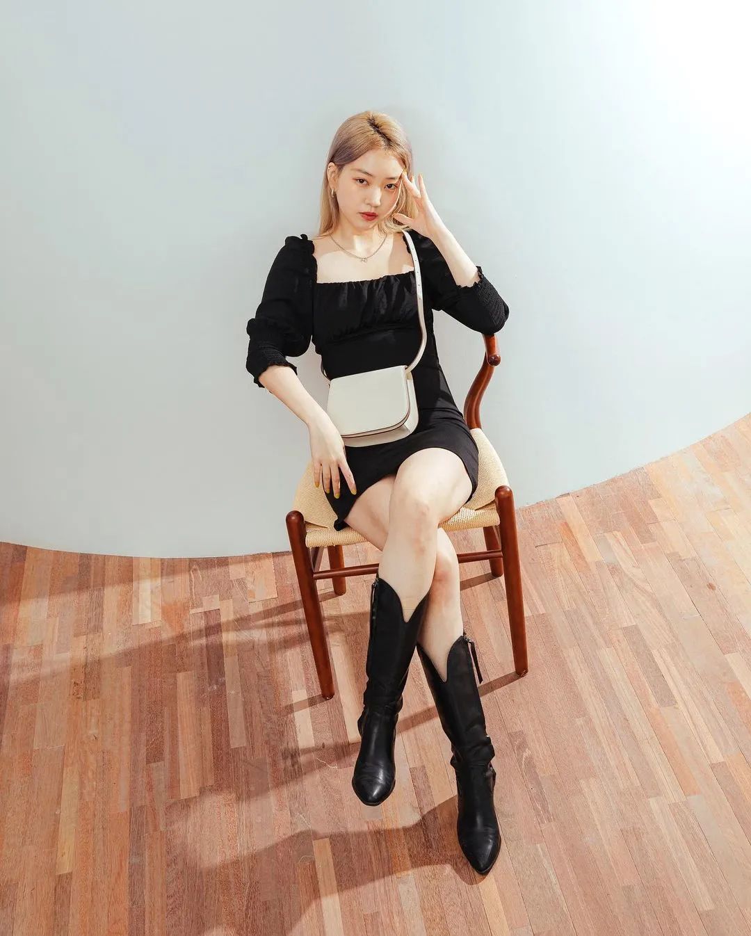 紧身裤|10个早秋穿搭公式！初秋照着这么穿，好看又时髦