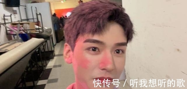 丁真|《中餐厅》官宣,黄晓明简介秀幸福,侧面证实在家做菜投喂妻儿?